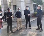 覃萬(wàn)成同志到公司檢查指導新冠防控工作